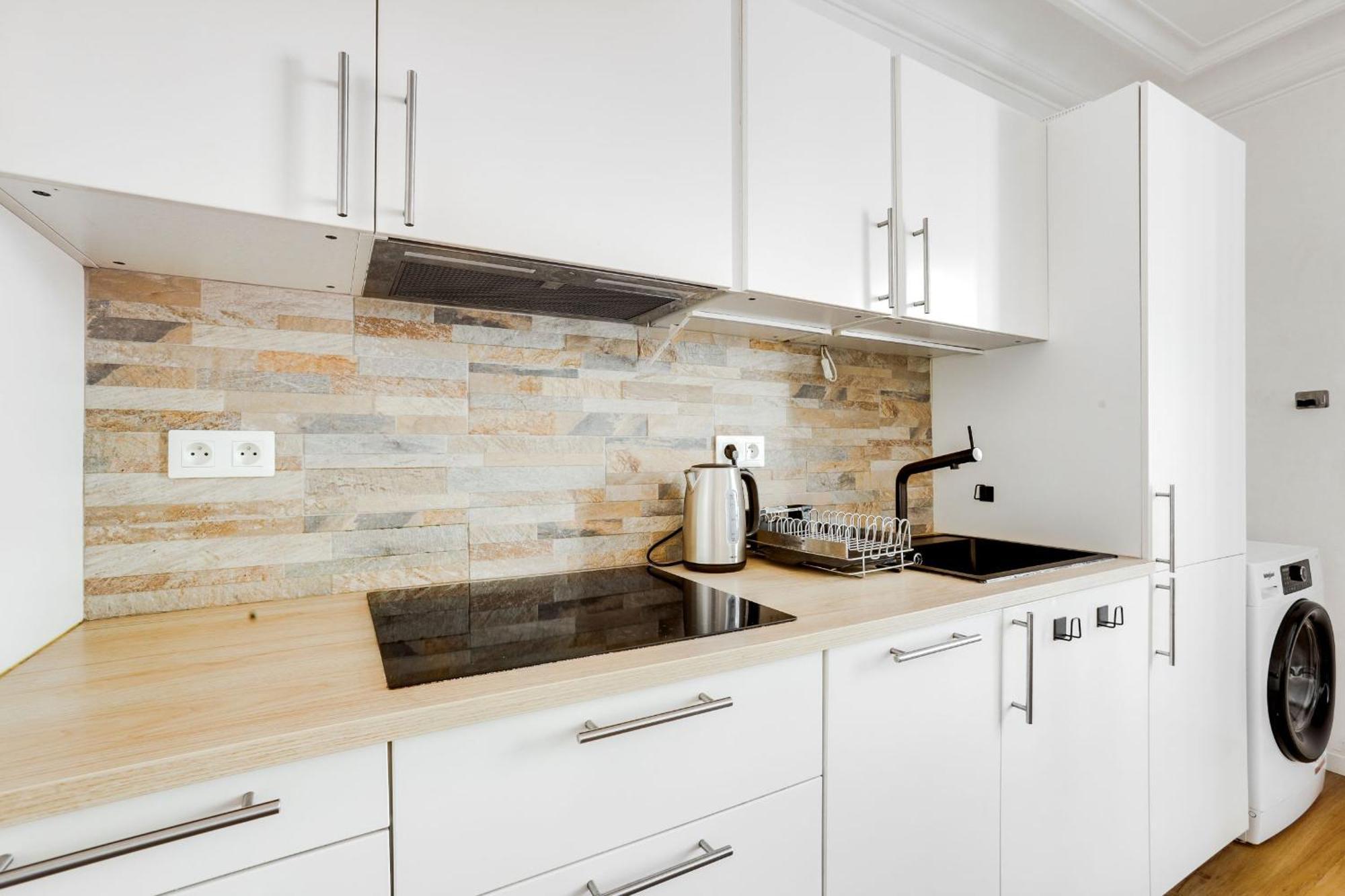 Montmartre & Sacre-Coeur - 2Br - Cityapartmentstay Parijs Buitenkant foto